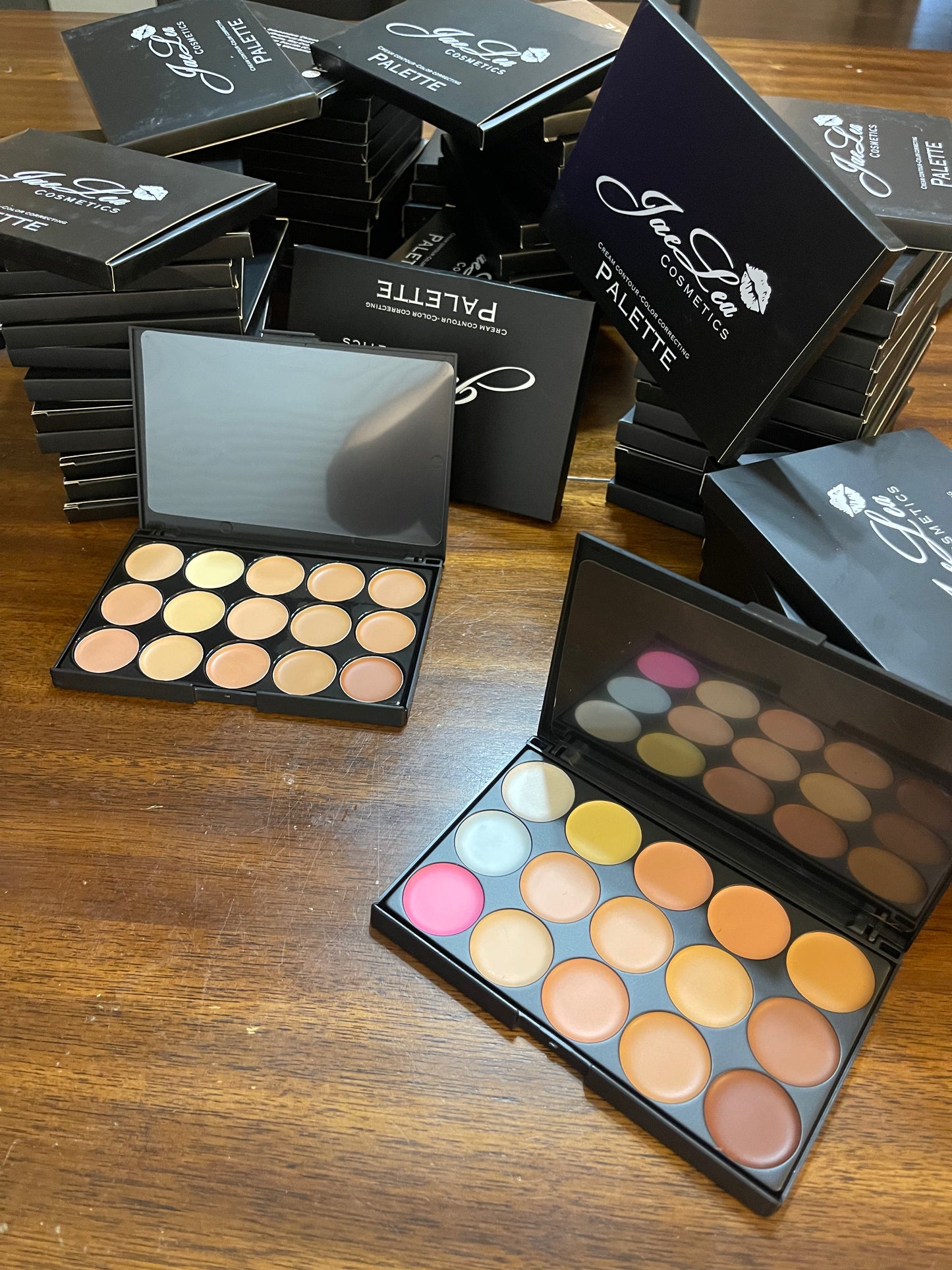 Cream contour-color correction palette