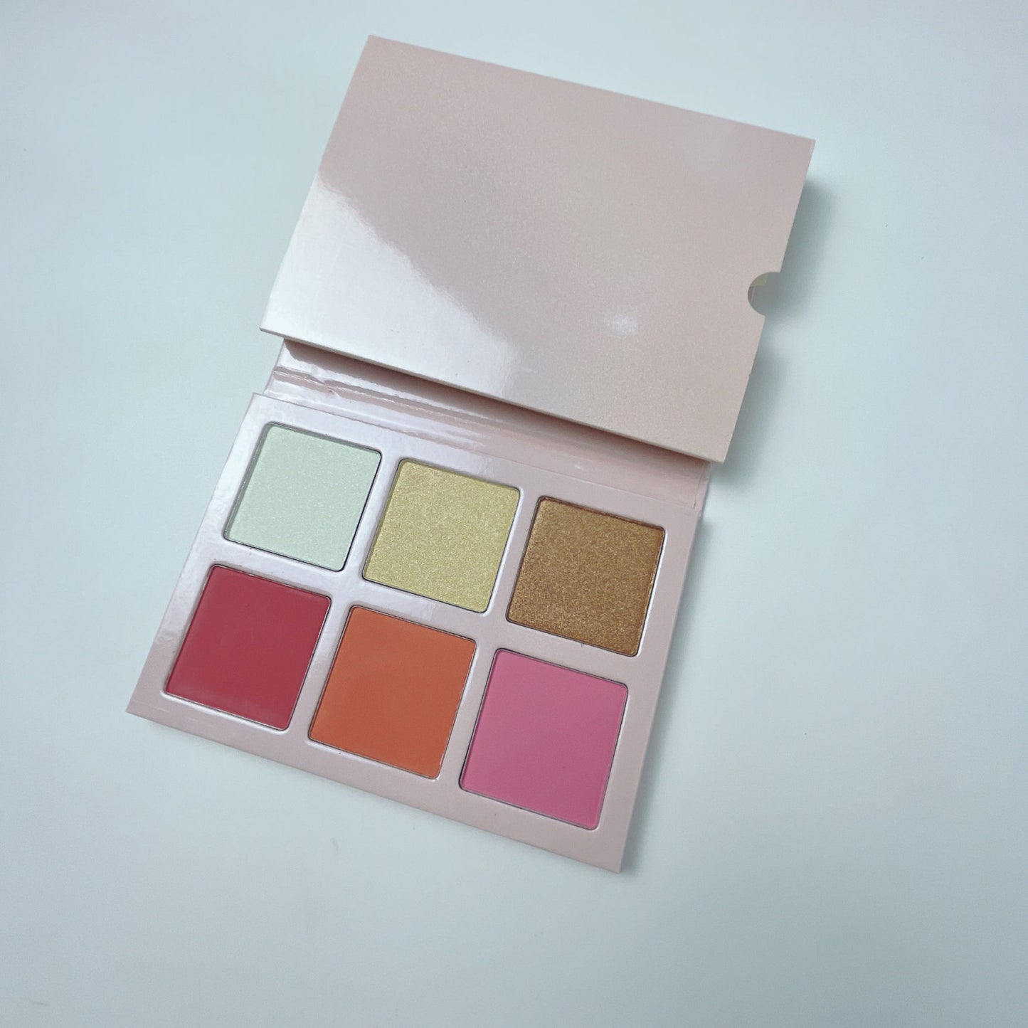 Rosy’s  make up looks highlighter/ blush palette