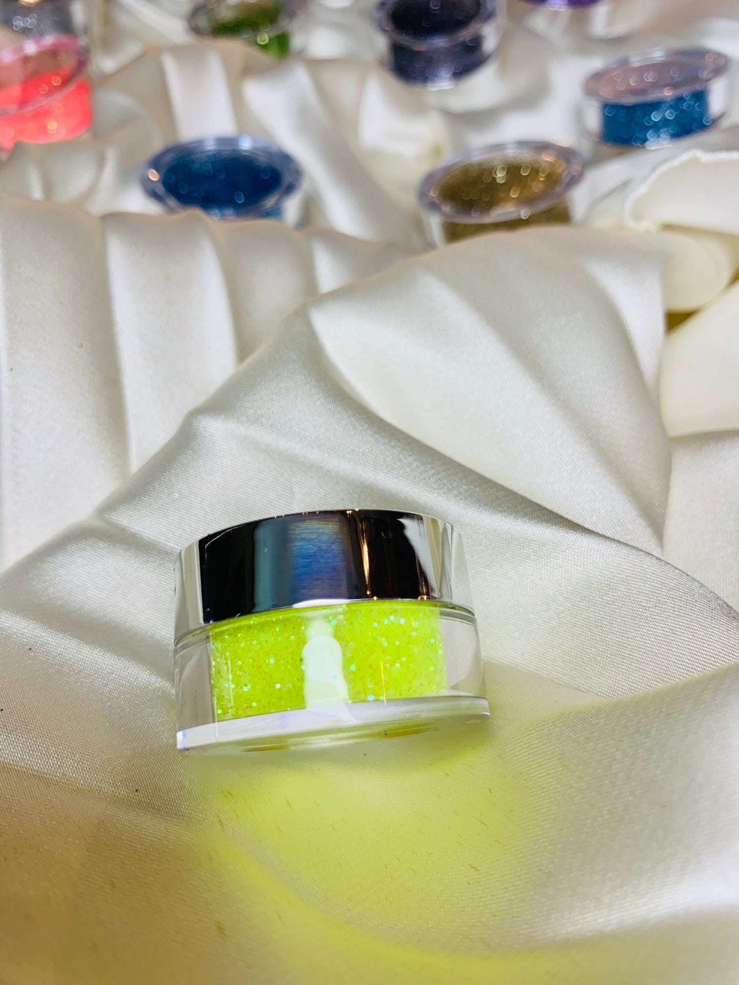 Neon yellow (night club)Eyelid Glitter style extra fine for eyeshadow looks