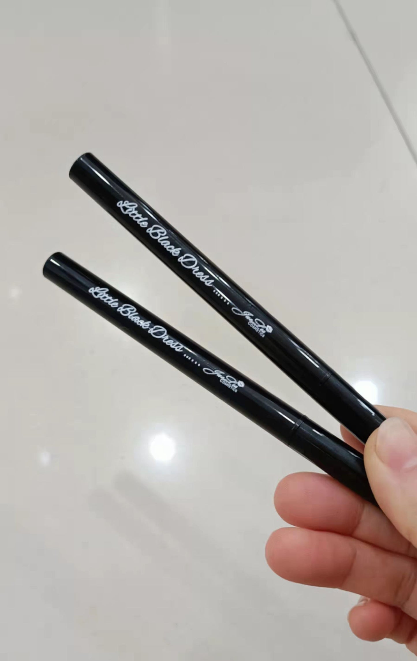 Waterproof felt tip black eyeliner