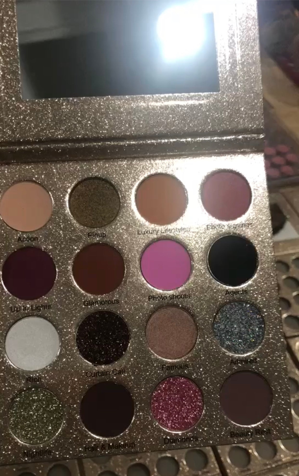 Jaelea cosmetics Lots of love eyeshadow palette